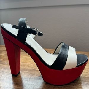 NWOT Stuart Weitzman Platform Heel